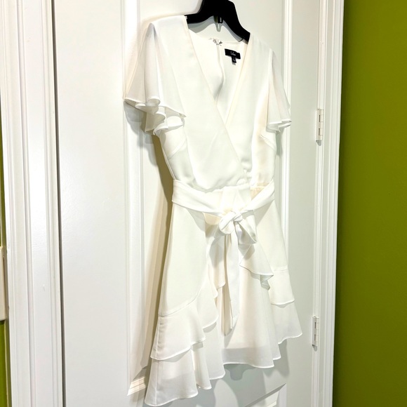 Lulu’s White Flutter Sleeve Mini Dress Size Small - Picture 7 of 8